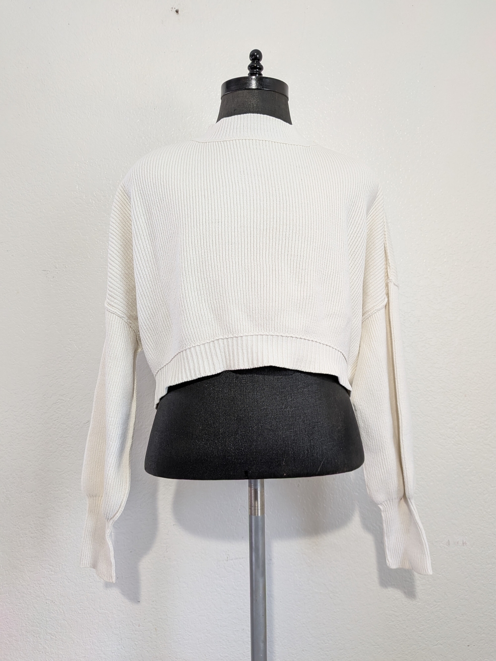 Free People White Ribbed Knit Sweater with a Cropped Fit. Size Small.